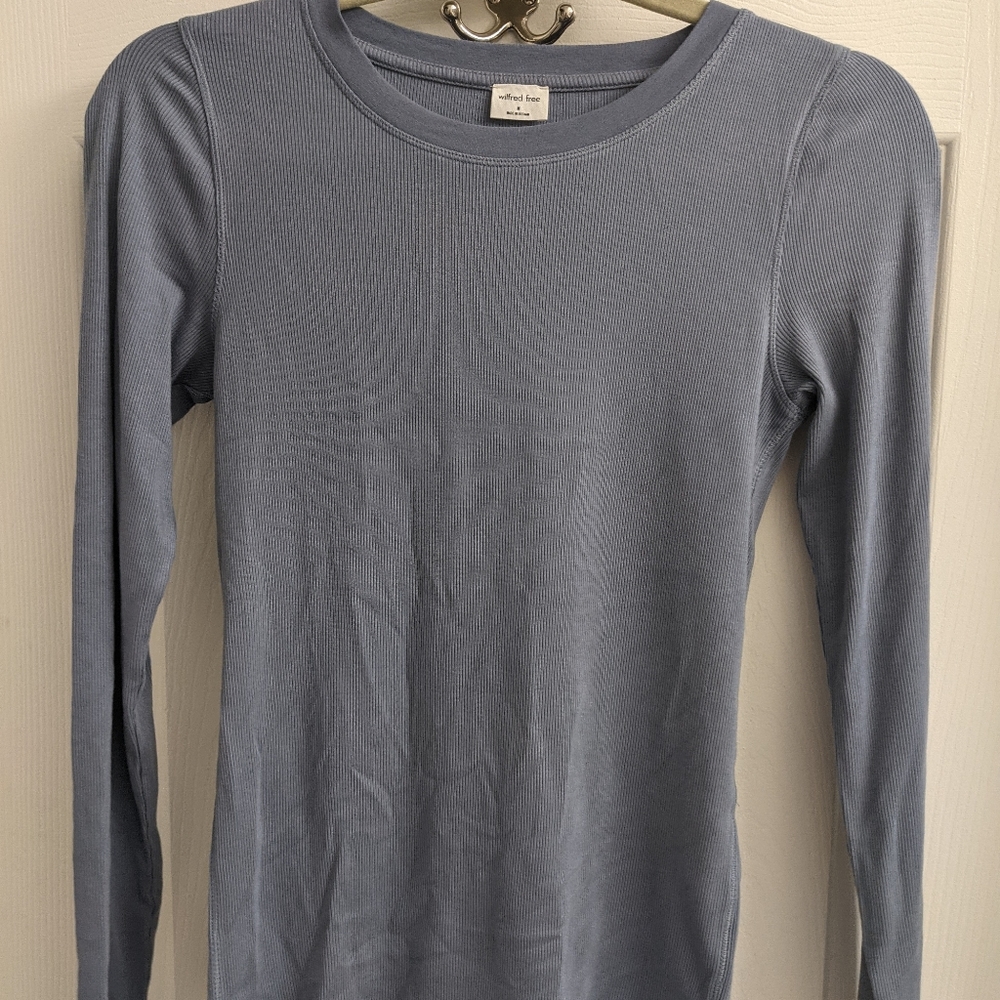 Aritzia Wilfred Free Blue Ribbed Long Sleeve shirt